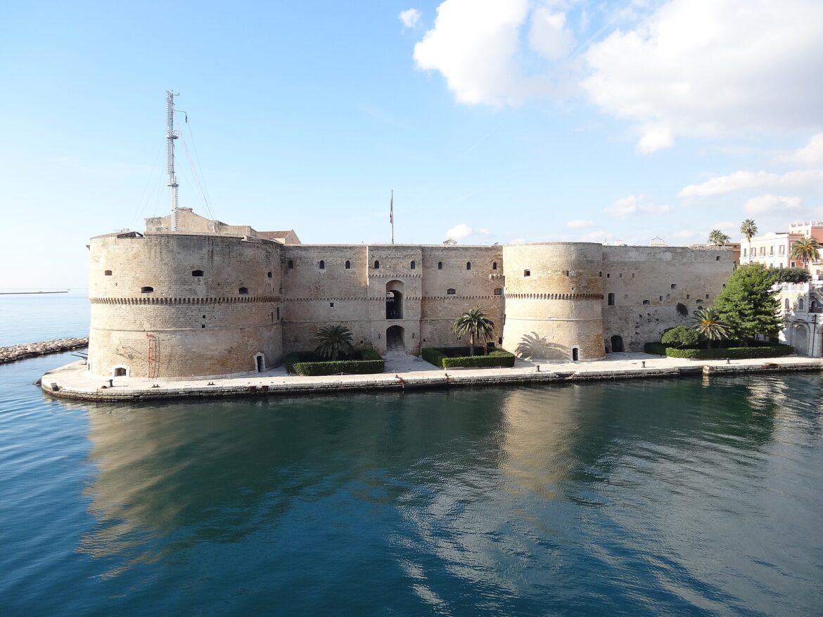 Ponte Girevole di Taranto illuminato per i Giochi del Mediterraneo 2026